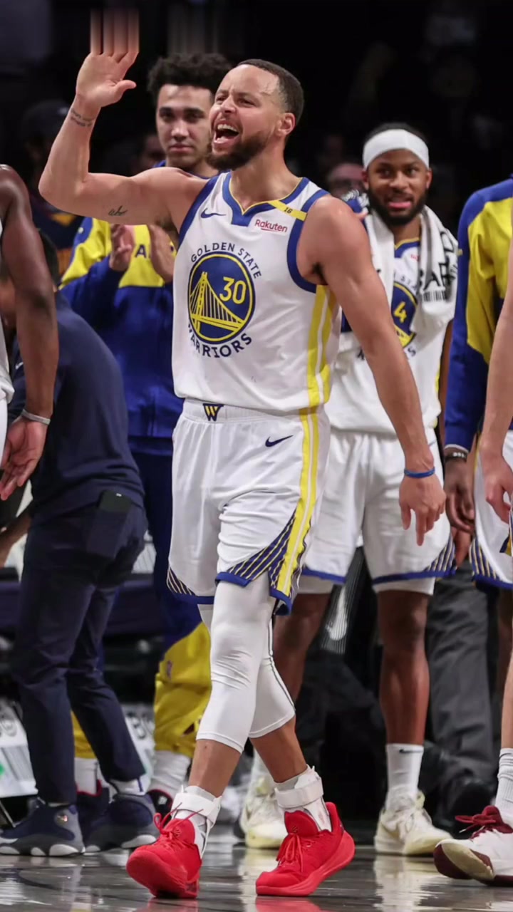 包含库里迎来五赛季出色发挥，美国队观众热烈欢呼！的词条