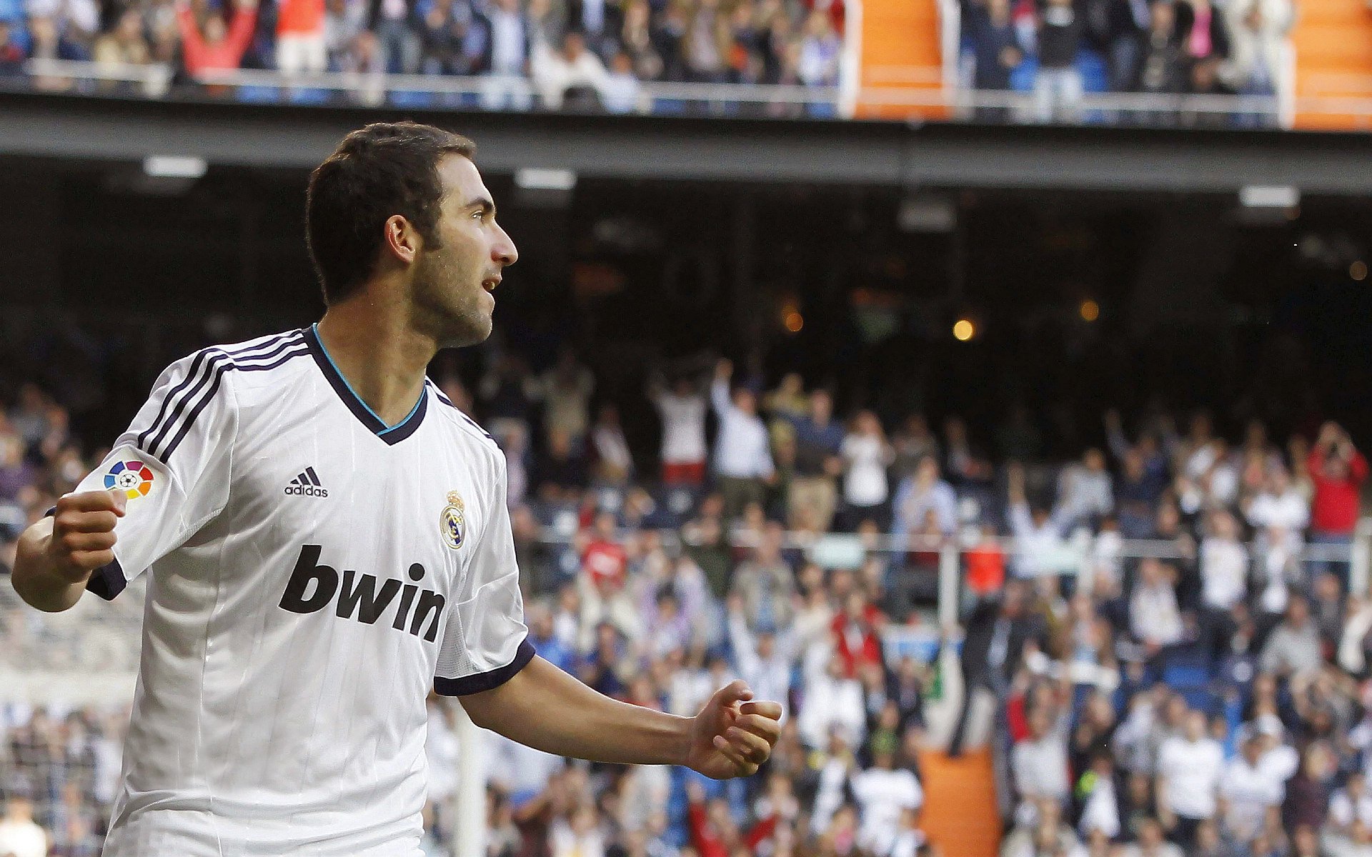 德罗巴连续三场比赛得分超过反败为胜,日本队不断突破!热度持续攀升